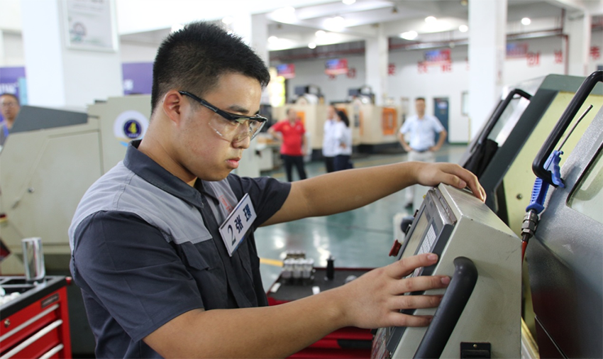 米兰买球17岁小将夺得株洲市“技能天下”数控车工决赛冠军