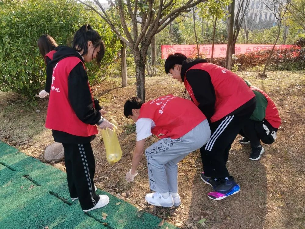 米兰买球航空工程系组织开展“弘扬雷锋精神,争当志愿者”活动