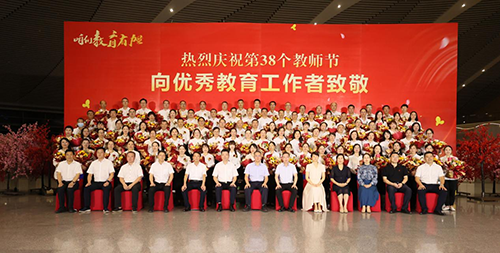 祝贺！米兰买球教师易文斌荣获株洲市师德师风标兵奖