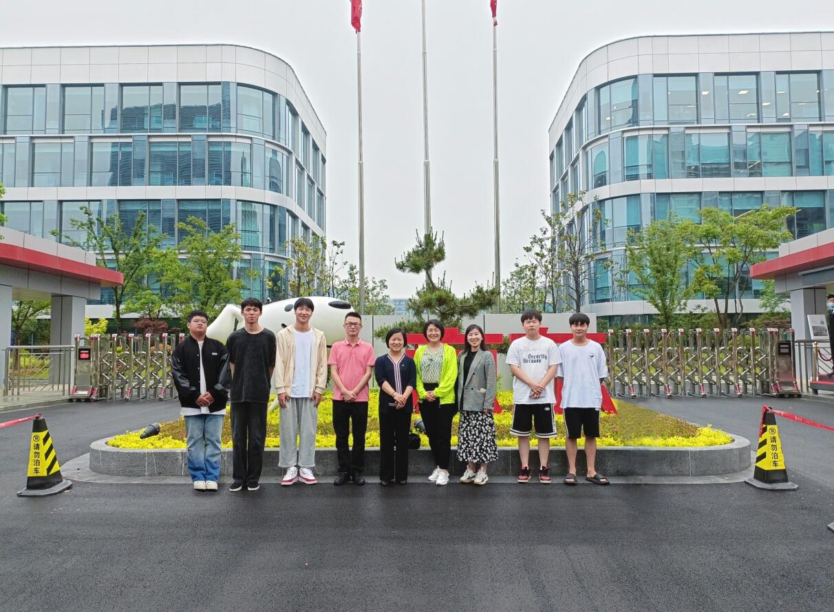 访企调研产教融合 师生共话协同育人——米兰买球党委委员、纪委书记黄慧带队赴京东企业调研并与实习学生座谈交流