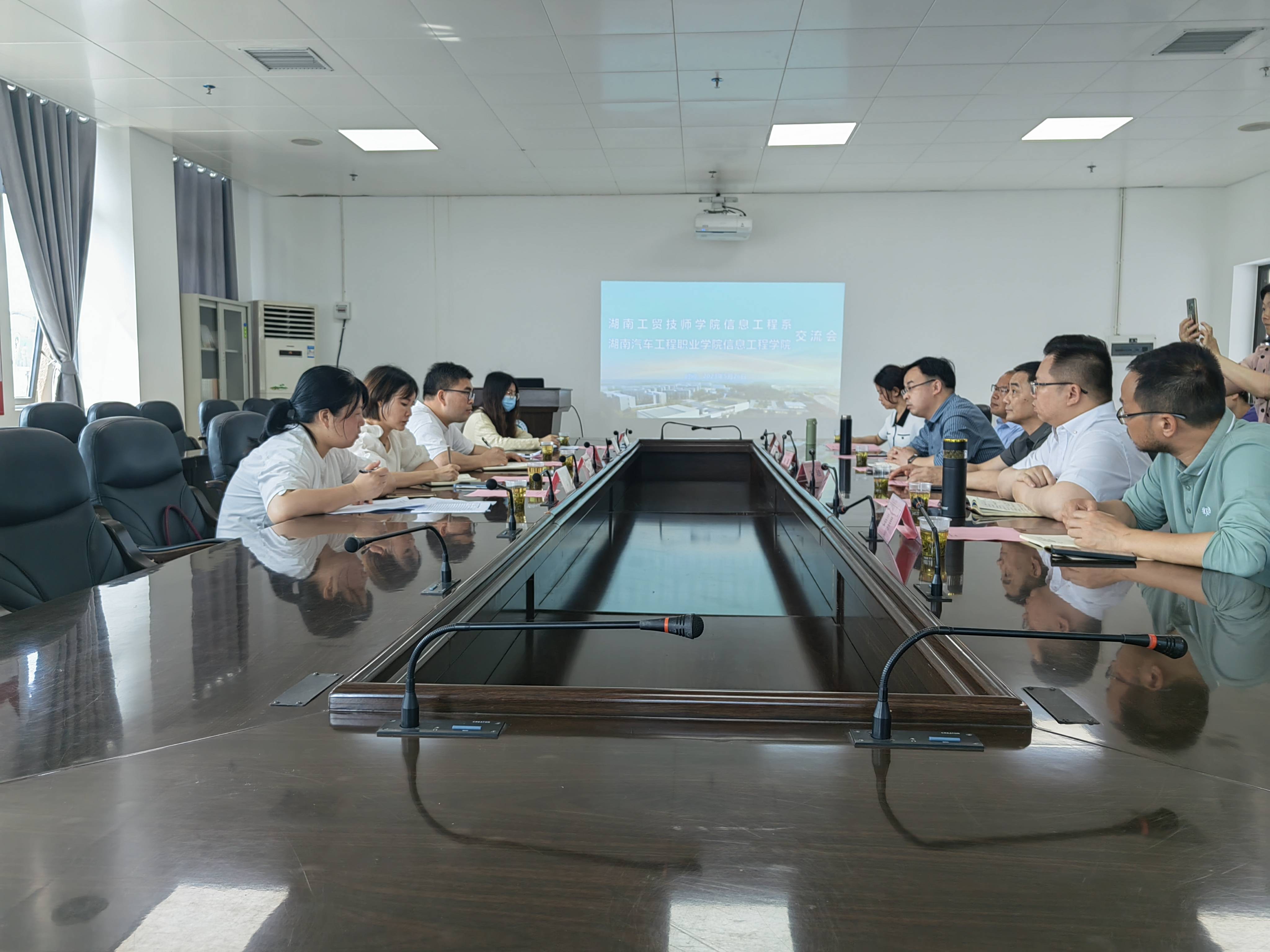 信息工程系主任李会明一行赴湖南汽车工程职业米兰买球考察交流