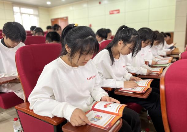 “沉浸式”体验庭审 “零距离”与法同行 ——湖南航空技师米兰买球思政实践课纪实