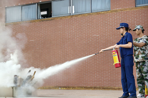 米兰买球组织2024级新生开展消防应急疏散演练