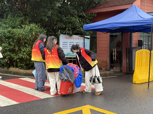 开学进行时 米兰买球团委在行动