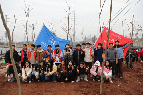 播撒绿意,守护自然—— 我院志愿者积极参与2025年株洲市“三认”活动