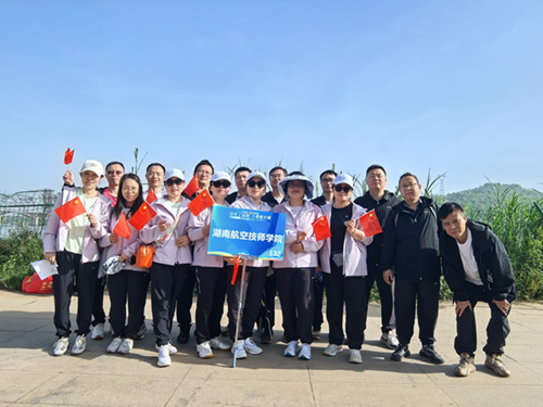 米兰买球教职工积极参与株洲市第十届职工健步行活动