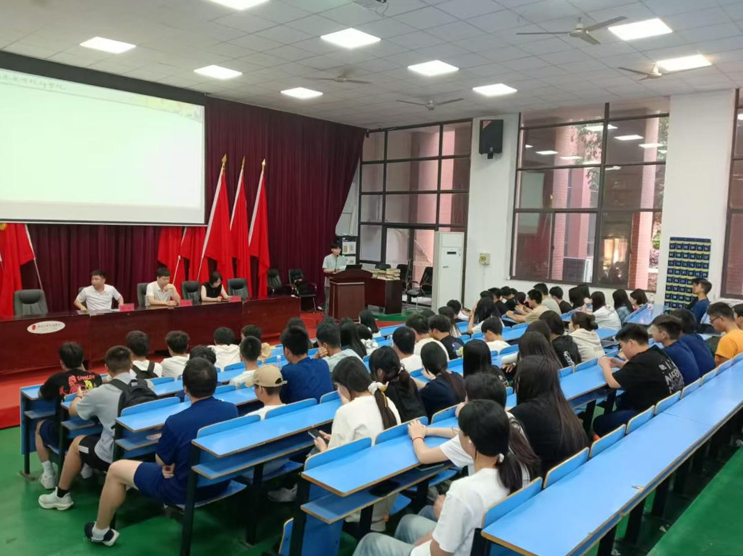 青春接力担使命 砥砺奋进新征程