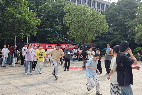 绳采飞扬燃激情，青春跃动展风采——建筑装饰系团体跳绳比赛火热开赛