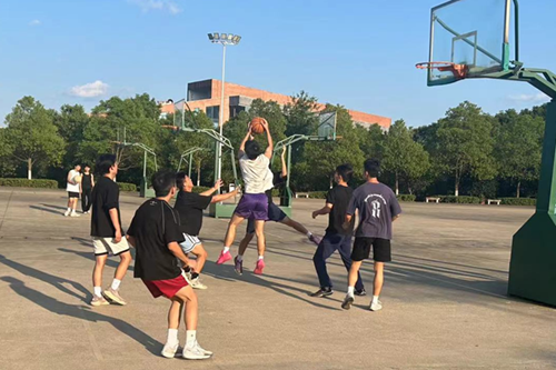 信息工程系“青春‘篮’途，毕业新程”篮球赛圆满落幕