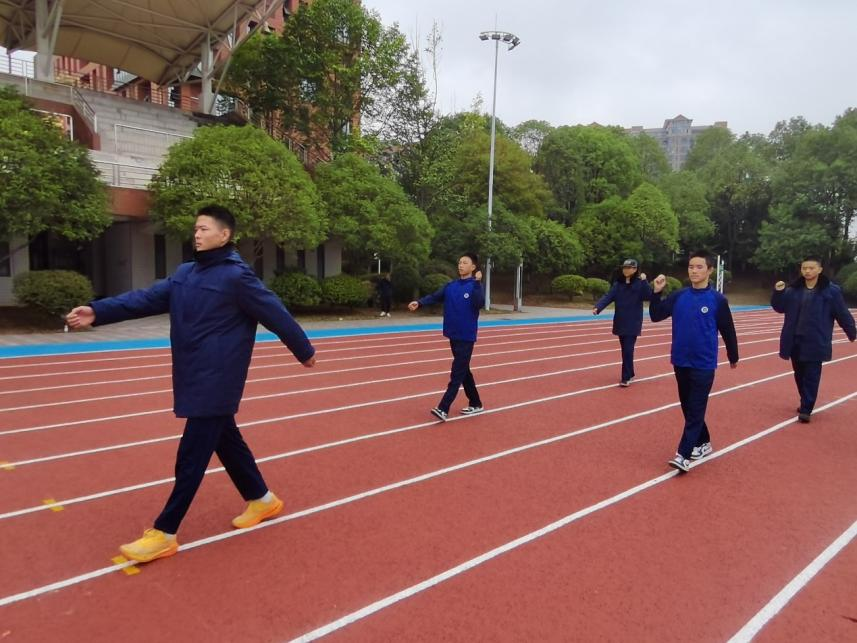 信息工程系:铿锵步伐展风采,科技方阵铸华章