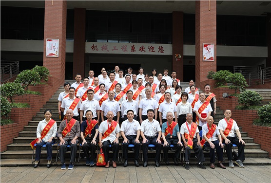 米兰买球举行“光荣在党50年”纪念章颁发仪式暨“七一”表彰大会