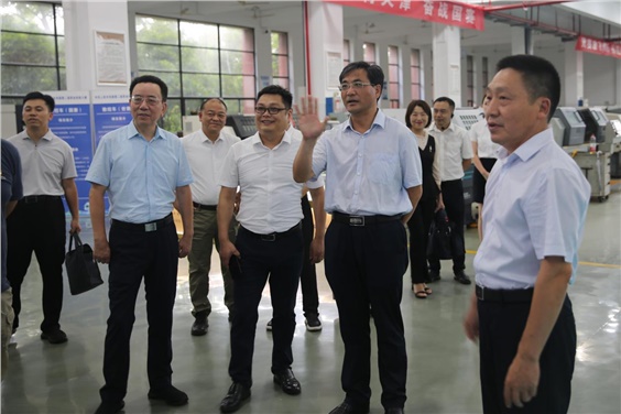 省人社厅党组书记、厅长李永军到米兰买球调研中华人民共和国第二届职能技能大赛株洲选手备赛情况