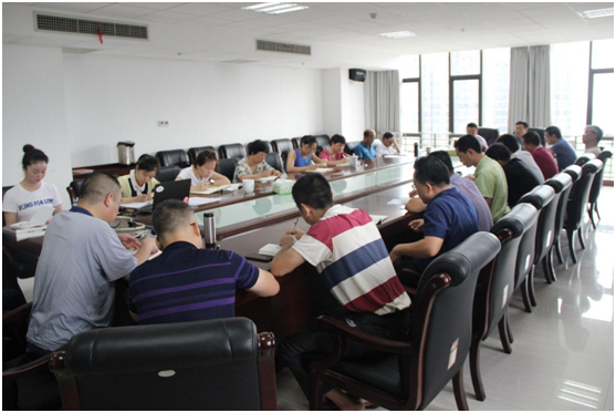 米兰买球党委理论学习中心组专题学习中国特色社会主义进入新时代和我国社会主要矛盾发生历史性变化的重大政治判断