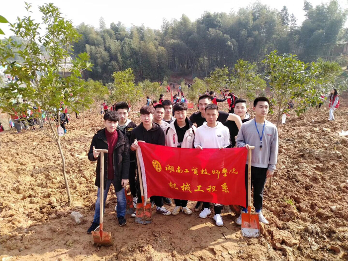 拥抱春天,播种绿色