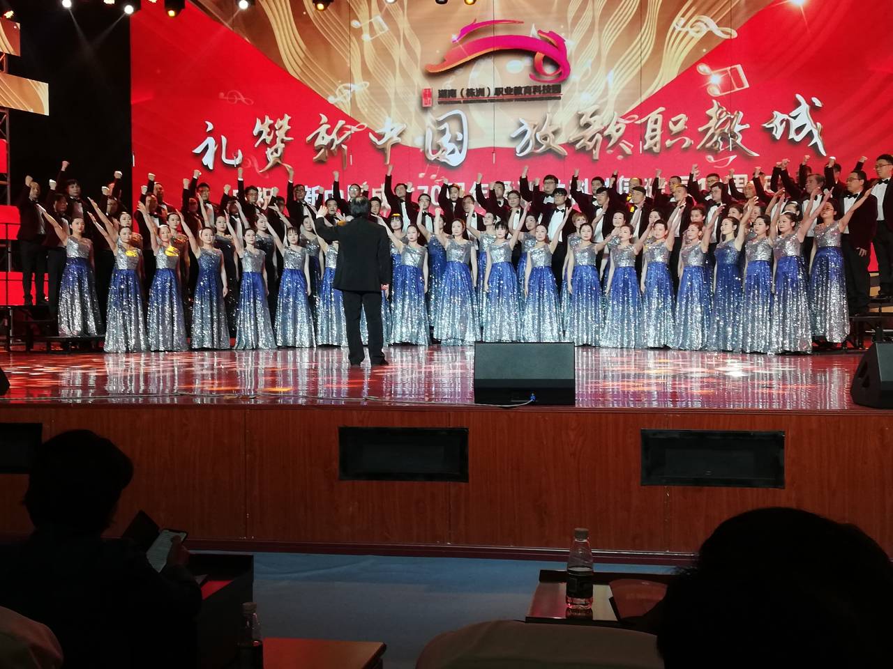 米兰买球在株洲“职教杯”职业院校教师合唱比赛中喜获特等奖和优秀组织奖