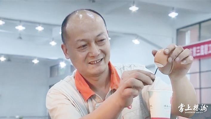 【精彩工贸人】张红军:精度0.1毫米 车刀削下鸡蛋壳