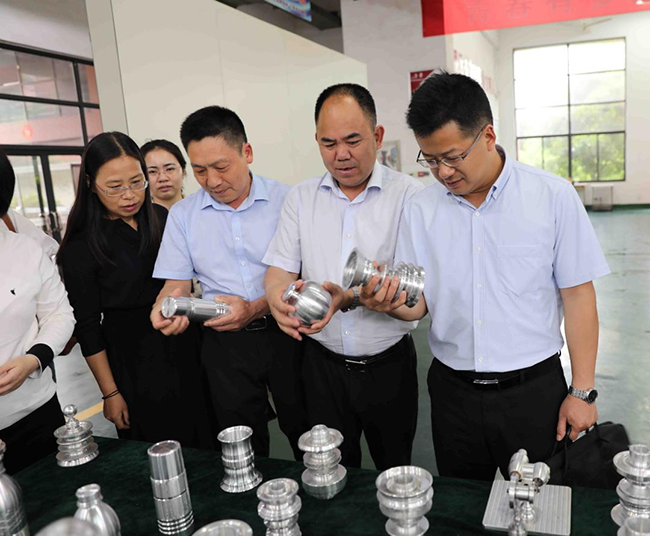 省委组织部干信处处长余前广一行来米兰买球调研座谈